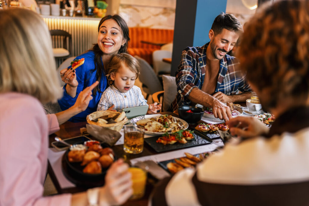 A Foodie’s Guide to Cardinal Woods: Discovering the Best Eats in Pineville’s Hidden Gem Neighborhood